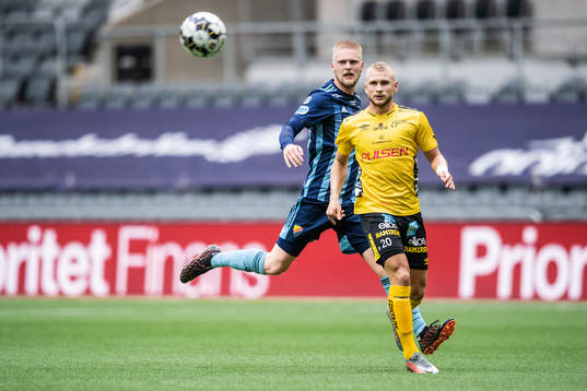 Djurgårdens Kalle Holmberg och Elfsborgs Simon Strand