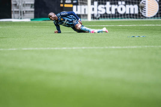 Djurgårdens Edward Chilufya har ont