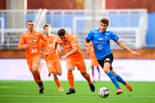 AFC Eskilstunas Ryabn Williams och Halmstads Rasmus
