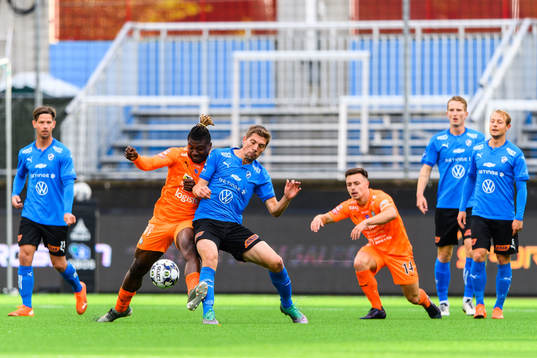 AFC Eskilstunas Onyedikachukwu Samuel Nnamani och Halmstads