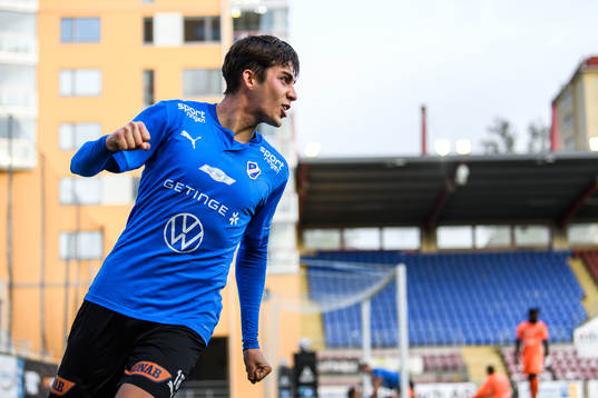 Halmstads Emil Tot Wikström jublar