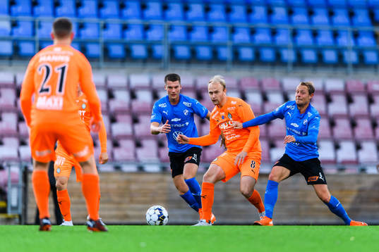 AFC Eskilstunas Christian Ljungberg mot Halmstads Samuel