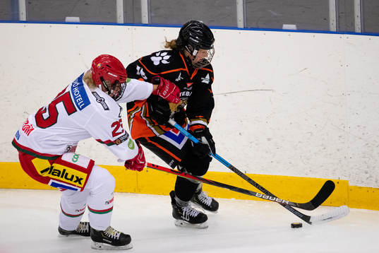 Modos Maja Grundström och Göteborgs Ester de Jong