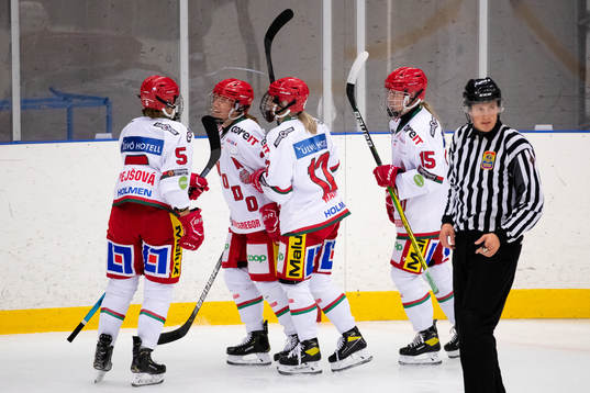 Modos Marion Allemoz jublar med lagkamrater
