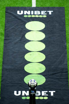 Matchboll och Unibet logga