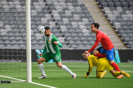 Hammarbys Imad Khalili nickar in 1-0 framför Helsingborgs