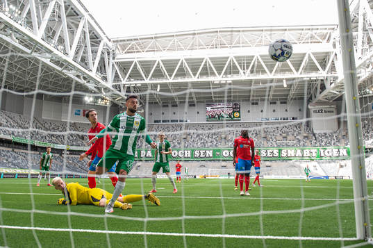Helsingborgs Ian Pettersson och Erik Figueroa med Hammarbys