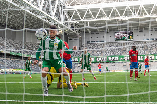 Hammarbys Imad Khalili nickar in 1-0