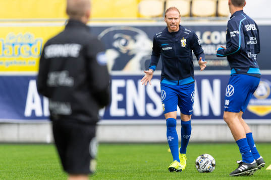 IFK Göteborgs Alexander Farnerud före fotbollsmatchen i