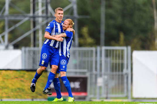 IFK Göteborgs Pontus Wernbloom jublar med Alexander