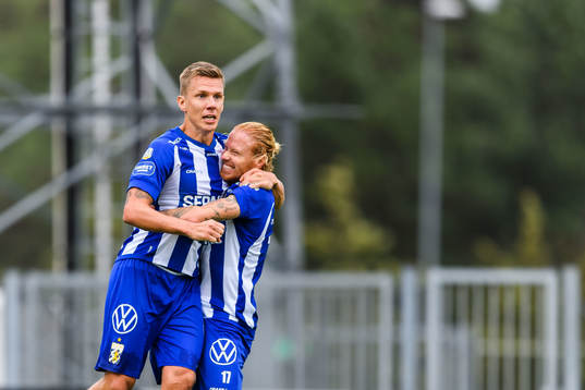IFK Göteborgs Pontus Wernbloom jublar med Alexander