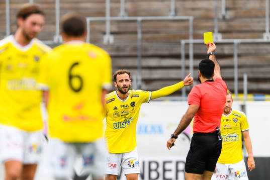 Falkenbergs Grégoire Amiot tilldelas en varning av domare