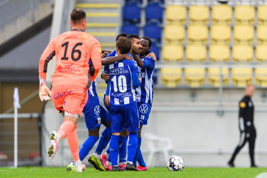 IFK Göteborgs Tobias Sana jublar med lagkamrater