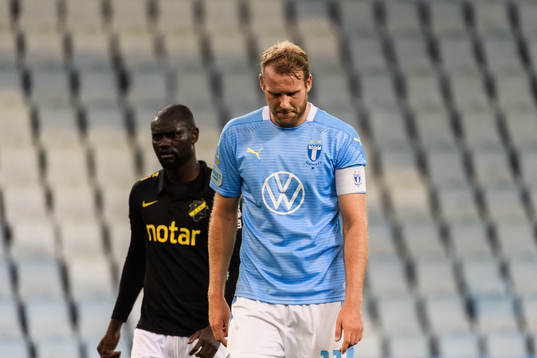 s Enoch Kofi Adu och Malmö FFs Ola Toivonen deppar