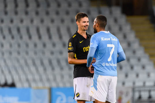 s Mikael Lustig och Malmö FFs Isaac Kiese Thelin