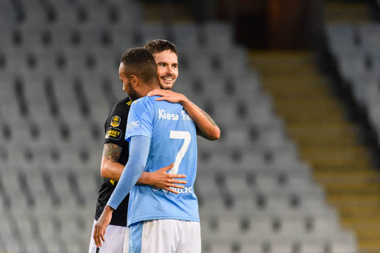 s Mikael Lustig kramar om Malmö FFs Isaac Kiese Thelin
