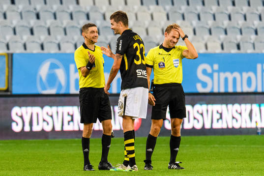 s Mikael Lustig och domare Kristoffer Karlsson