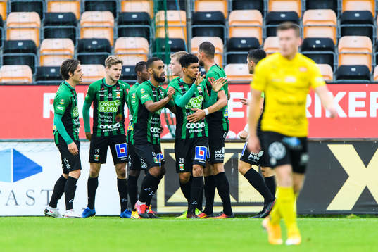 Varbergs Gustav Norlin jublar med lagkamrater