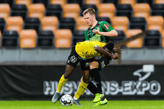 Mjällbys Mamudo Moro och Varbergs Anton Liljenbäck