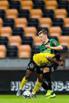 Mjällbys Mamudo Moro och Varbergs Anton Liljenbäck