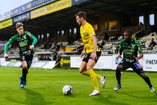 Mjällbys Max Watson mot Varbergs Gustav Norlin
