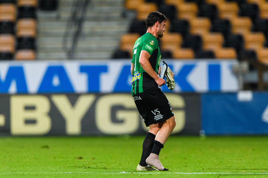Varbergs Robin Tranberg lämnar planen