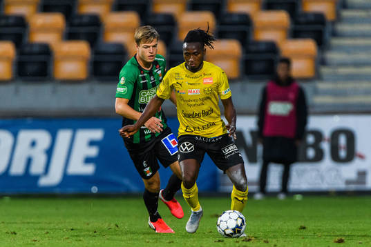 Mjällbys Mamudo Moro och Varbergs Albin Winbo