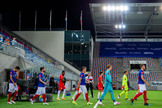 Christian Dahle Borchgrevink and the players of Vålerenga