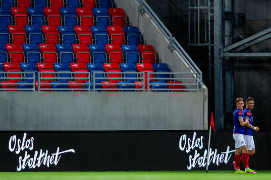 Vidar Örn Kjartansson of Vålerenga celebrates with