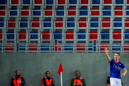 Vidar Örn Kjartansson of Vålerenga celebrates