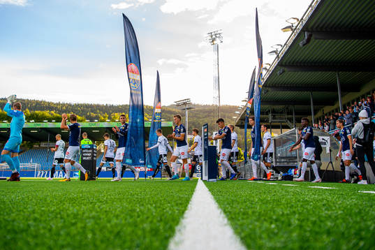 Sondre Fosnæss Hanssen and the players of Strømsgodset