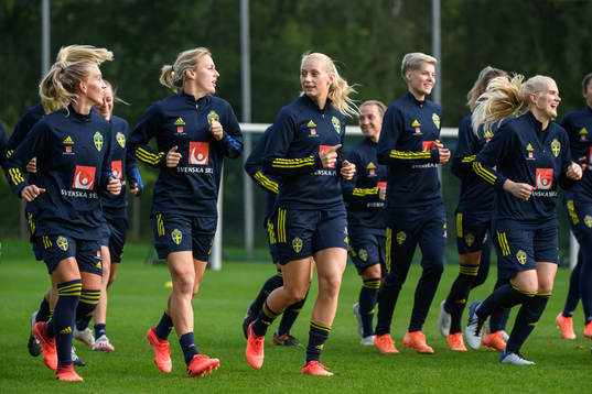 Julia Roddar, Mimmi Larsson, Stina Blackstenius and Lina