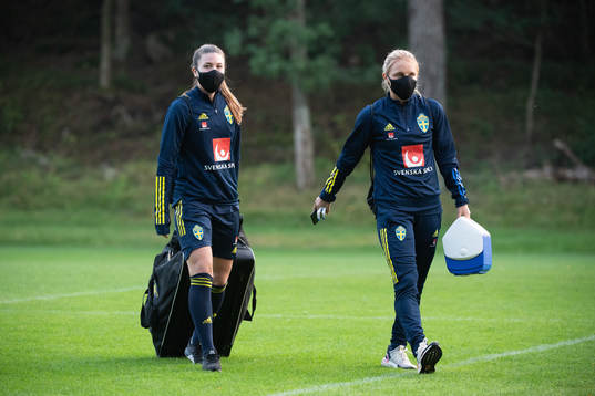 Pauline Hammarlund and Mimmi Larsson of the Swedish