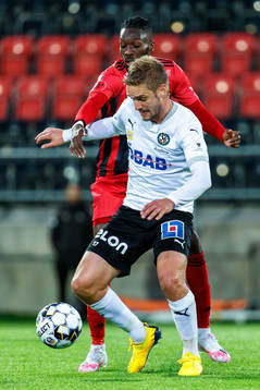 Östersunds Blair Turgott och Örebros Johan Mårtensson