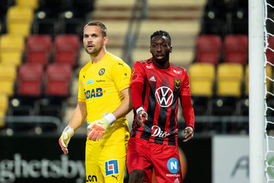Örebros målvakt Oscar Jansson och Östersunds Blair