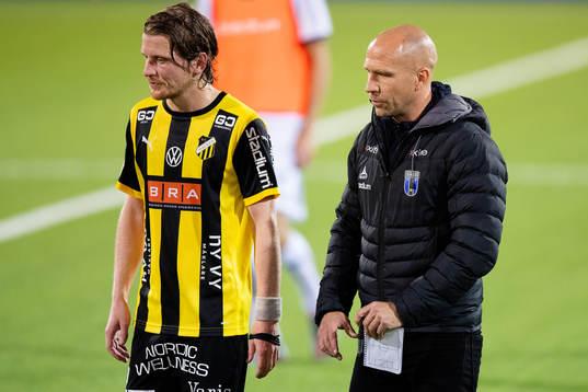 Häckens Erik Friberg och Sirius tränare Henrik Rydström