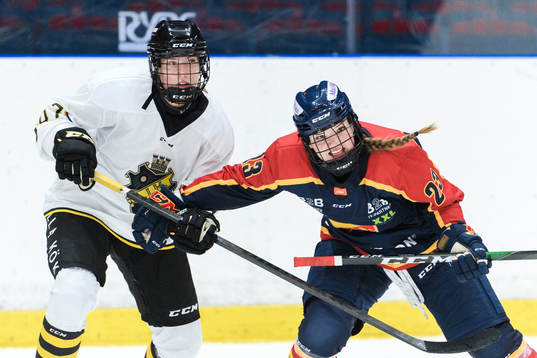 s Johanna Lagus och Djurgårdens Mathea Fischer
