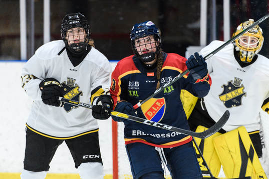 s Louise Nordberg Tenglin och Djurgårdens Mathea Fischer
