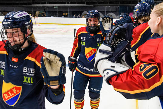 Djurgårdens Josefine Holmgren jublar