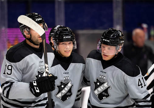 s Amil Krupic, Nicklas Heinerö och Johan Johnsson jublar