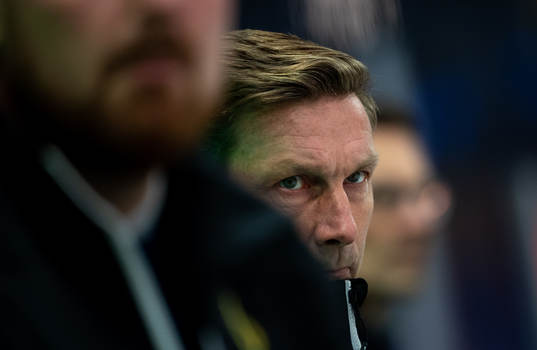 Färjestads huvudtränare Johan Pennerborn deppar