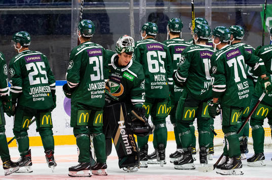 Färjestads målvakt Arvid Holm deppar