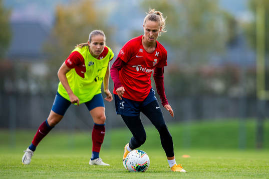 Guro Reiten and Caroline Graham Hansen of the Norwegian