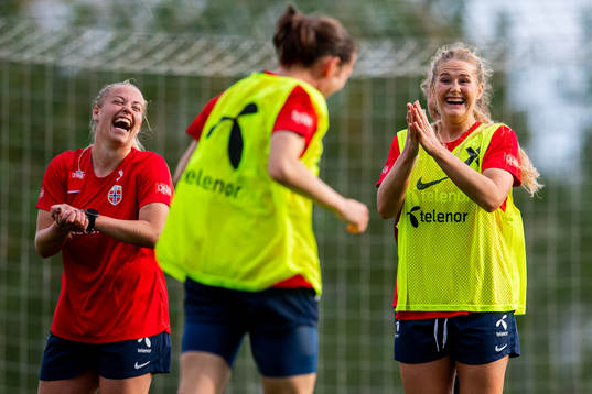 Therese Sessy Åsland and Lisa-Marie Karlseng Utland of the