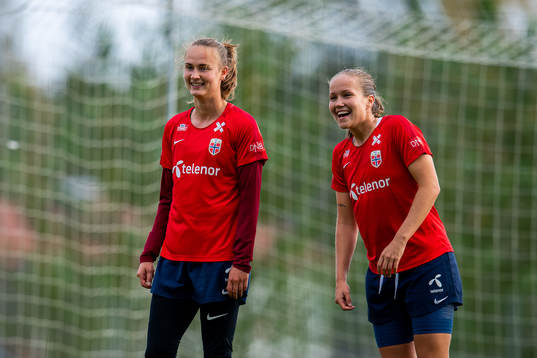 Caroline Graham Hansen and Guro Reiten of the Norwegian
