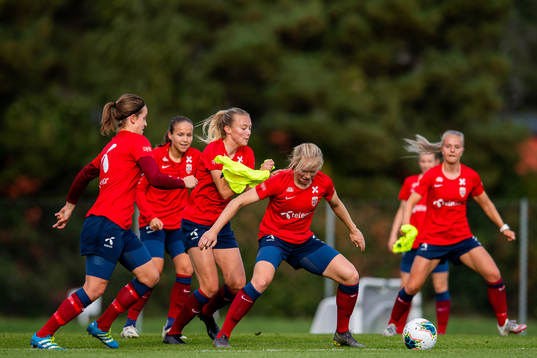 Goalkeeper Ida Norstrøm, Guro Reiten, Synne Sofie Kinden