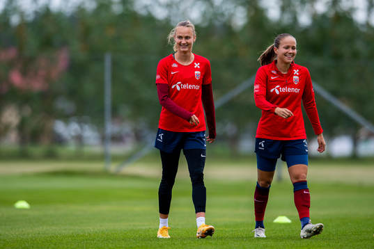 Caroline Graham Hansen and Guro Reiten of the Norwegian
