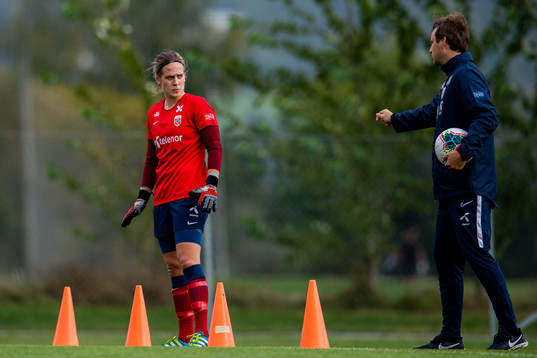 Goalkeeper Ida Norstrøm and goalkeeper coach Roger