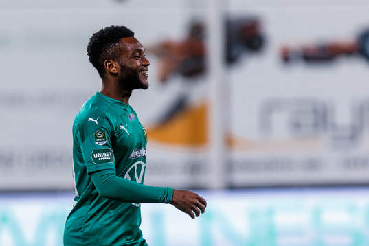 Jönköpings Enock Kwakwa lämnar planen
