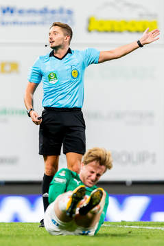 Domare Joakim Östling och Jönköpings Jesper Svensson